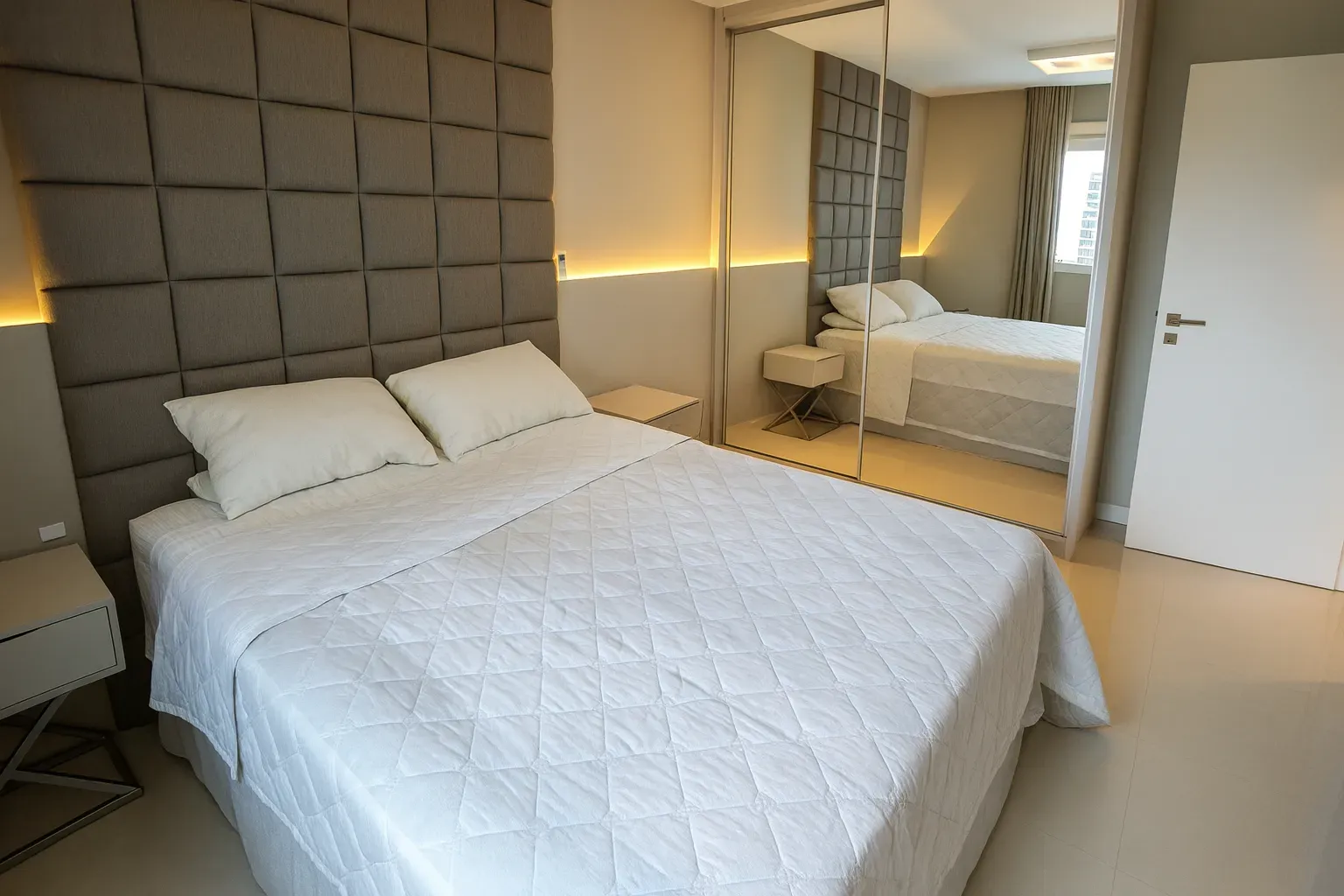 Apartamento com localização privilegiada! 2 suítes e 1 vaga dupla no Centro de Balneário Camboriú