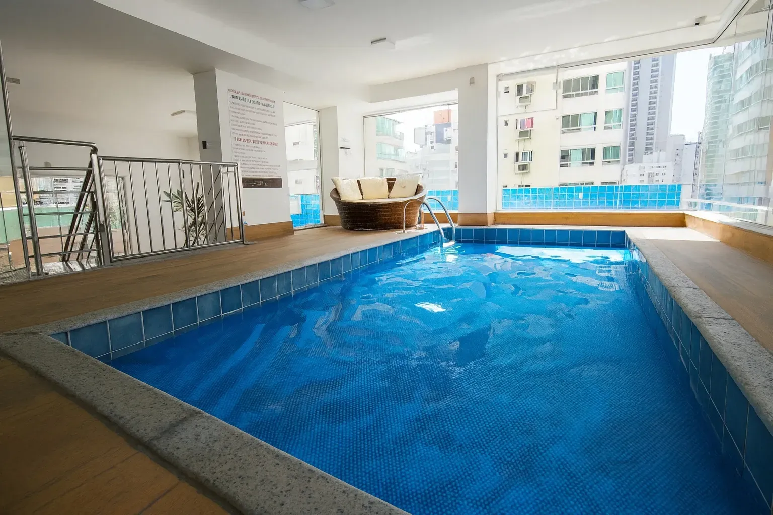 Apartamento com localização privilegiada! 2 suítes e 1 vaga dupla no Centro de Balneário Camboriú