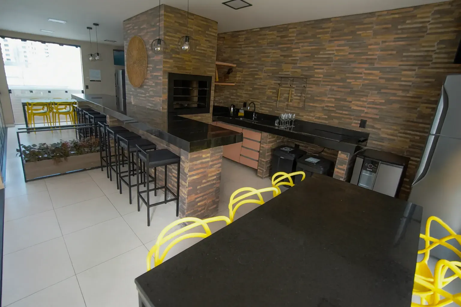 Apartamento com localização privilegiada! 2 suítes e 1 vaga dupla no Centro de Balneário Camboriú