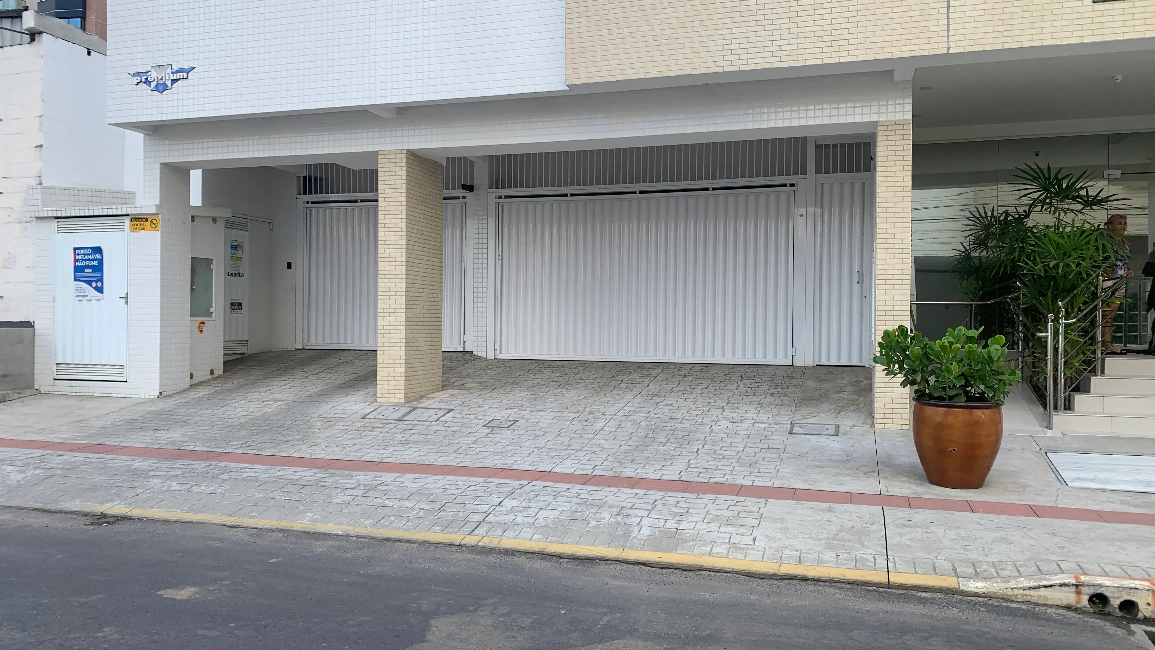 2 dormitórios sendo 1 suíte e 2 vagas de garagem - Bairro das Nações, Balneário Camboriú/SC