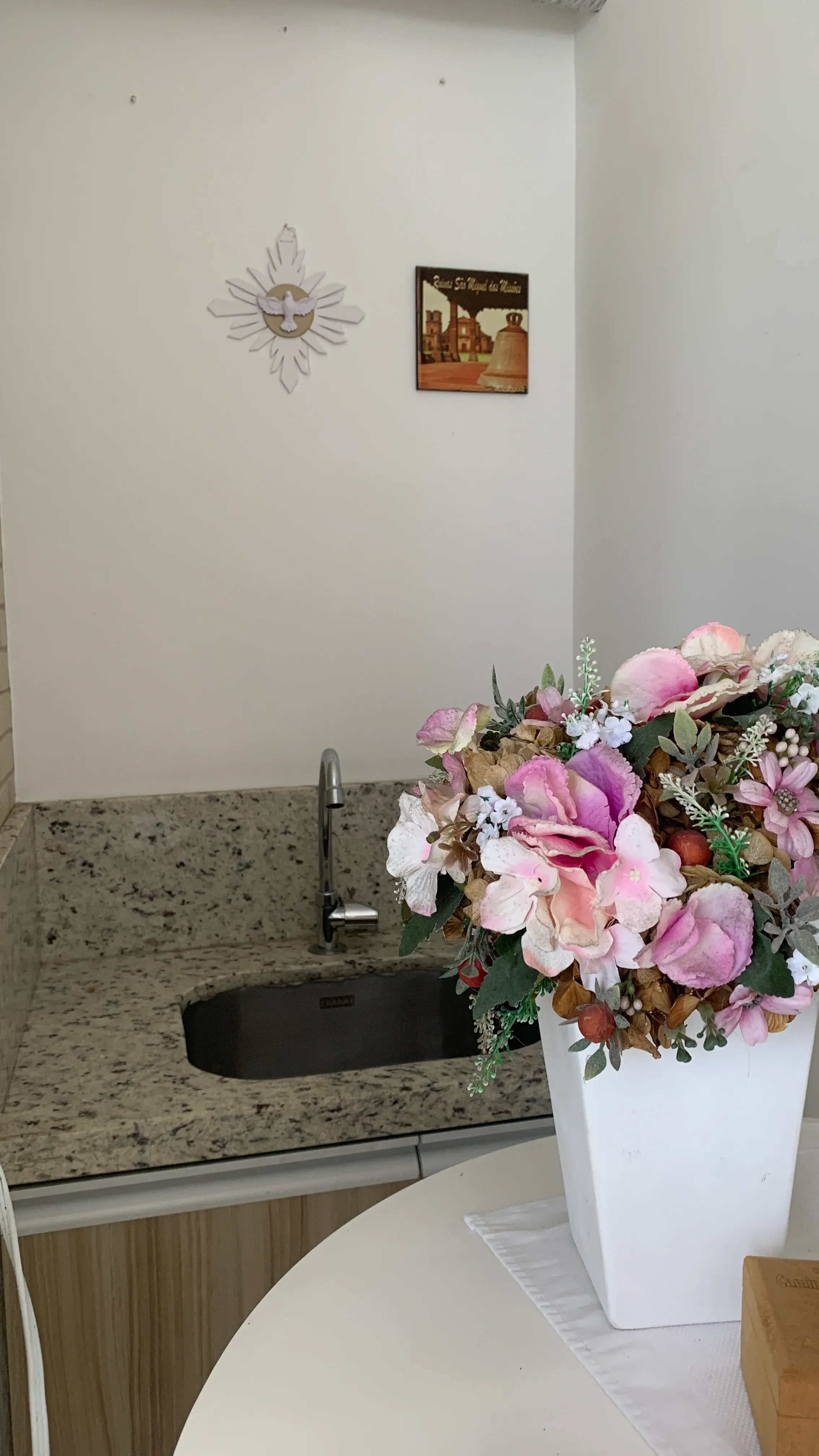 2 dormitórios sendo 1 suíte e 2 vagas de garagem - Bairro das Nações, Balneário Camboriú/SC