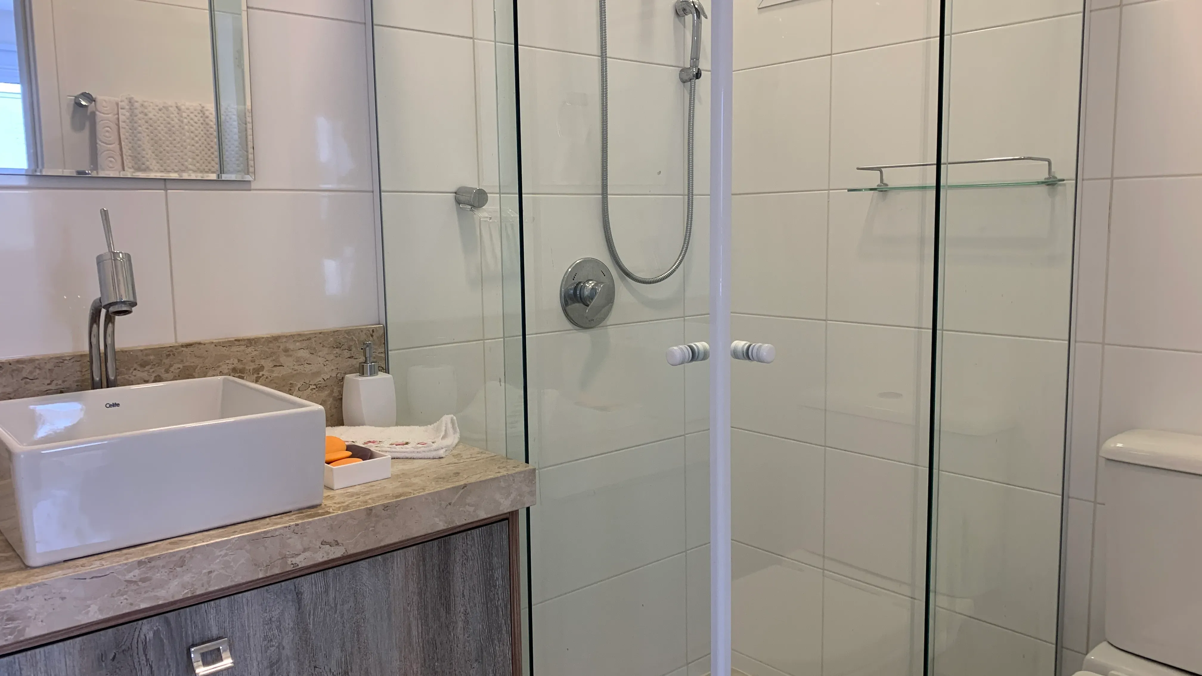 2 dormitórios sendo 1 suíte e 2 vagas de garagem - Bairro das Nações, Balneário Camboriú/SC