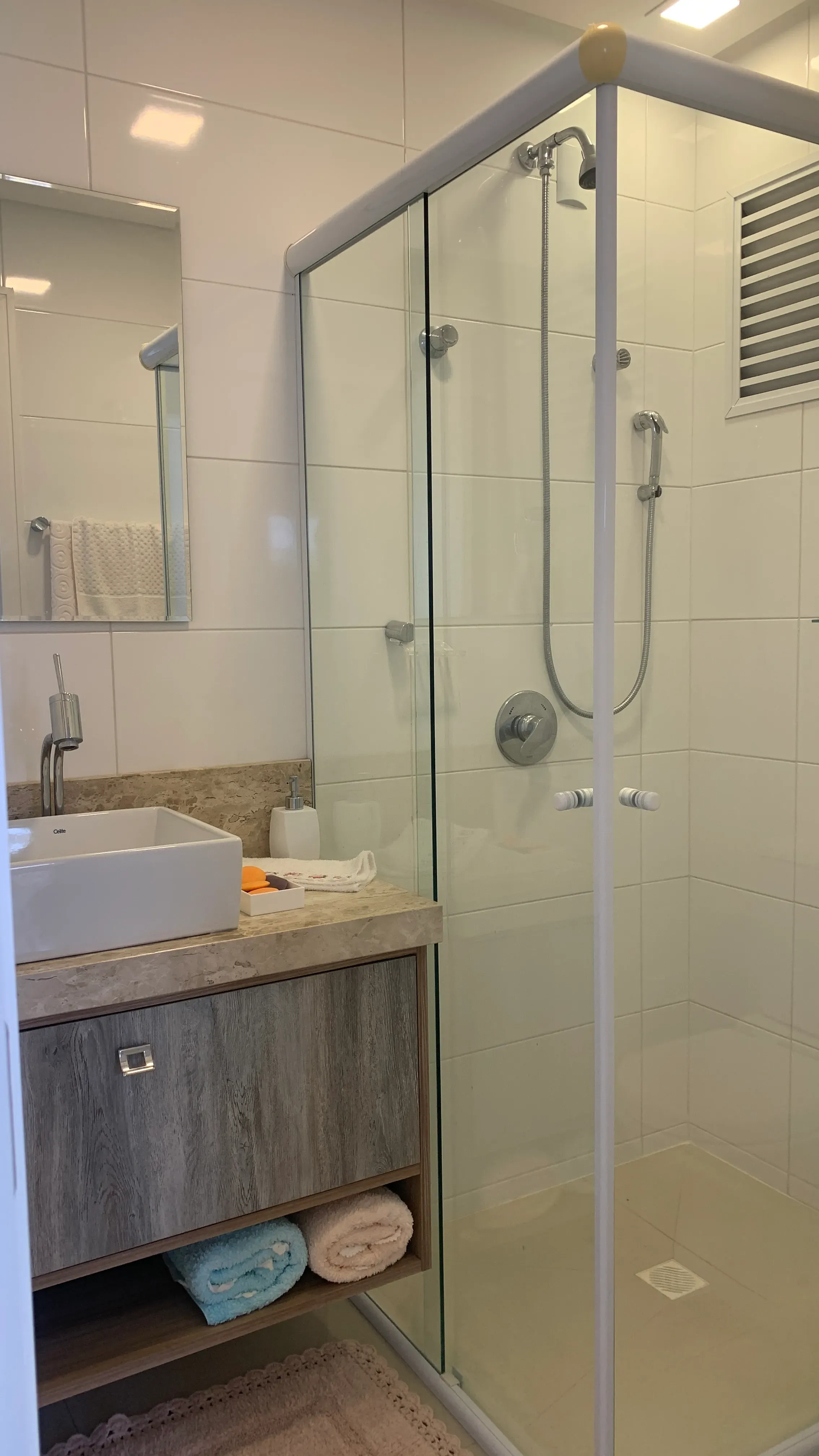 2 dormitórios sendo 1 suíte e 2 vagas de garagem - Bairro das Nações, Balneário Camboriú/SC