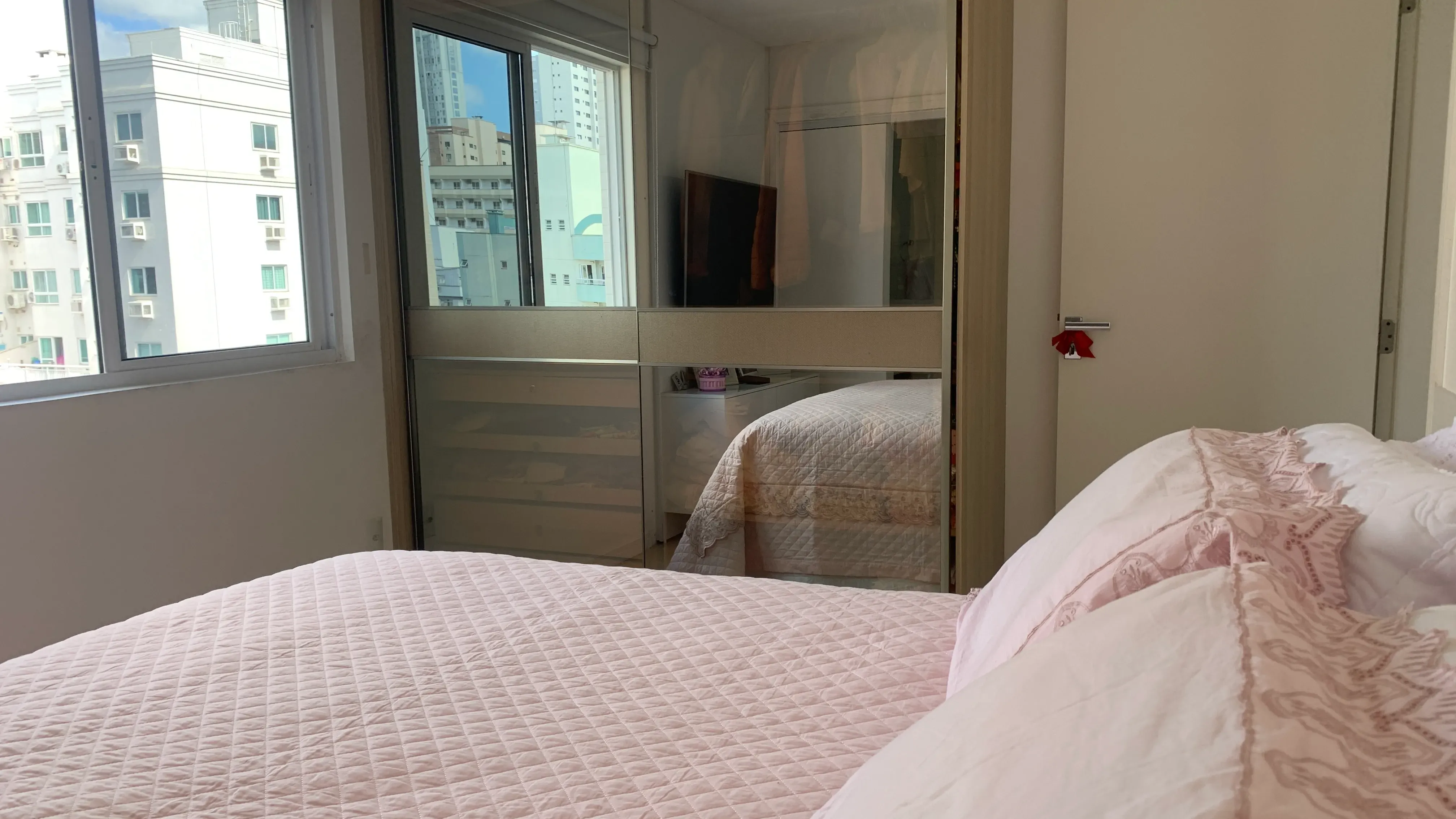 2 dormitórios sendo 1 suíte e 2 vagas de garagem - Bairro das Nações, Balneário Camboriú/SC