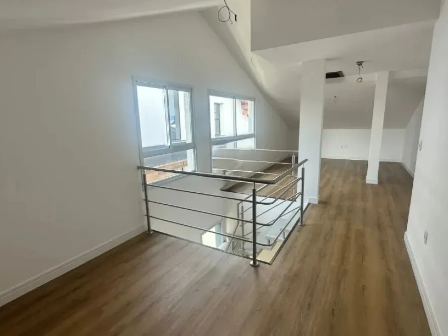 Casa com 3 dormitórios sendo 1 suíte e 2 vagas de garagem - Campeche, Florianópolis/SC