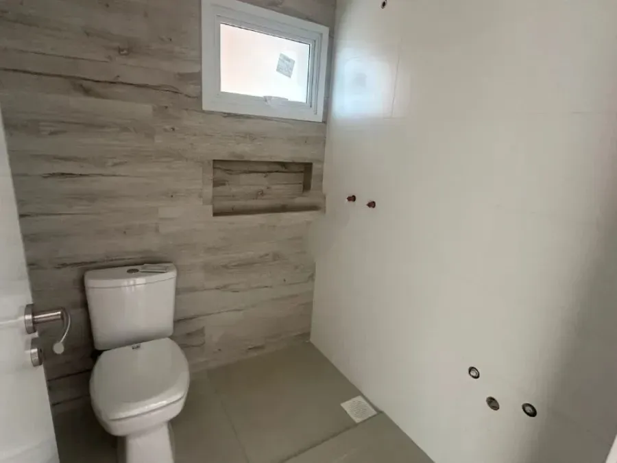 Casa com 3 dormitórios sendo 1 suíte e 2 vagas de garagem - Campeche, Florianópolis/SC