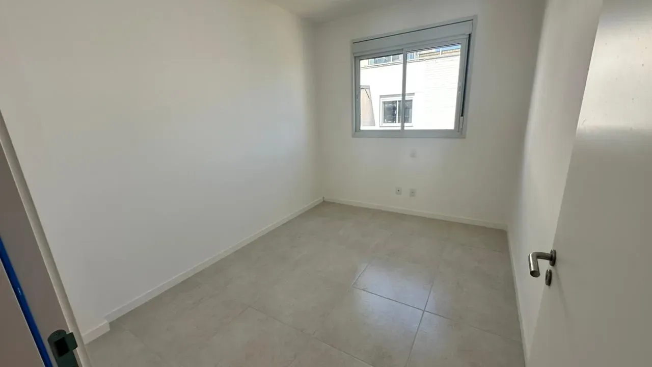 Apartamento com 3 dormitórios sendo 1 suíte e 2 vagas  - Campeche, Florianópolis/SC
