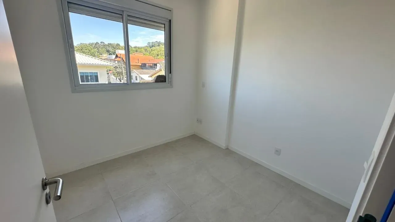 Apartamento com 3 dormitórios sendo 1 suíte e 2 vagas  - Campeche, Florianópolis/SC