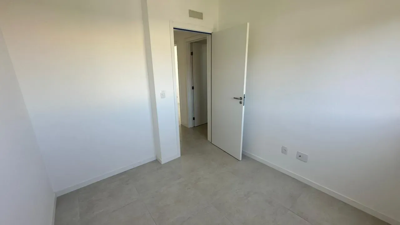 Apartamento com 3 dormitórios sendo 1 suíte e 2 vagas  - Campeche, Florianópolis/SC