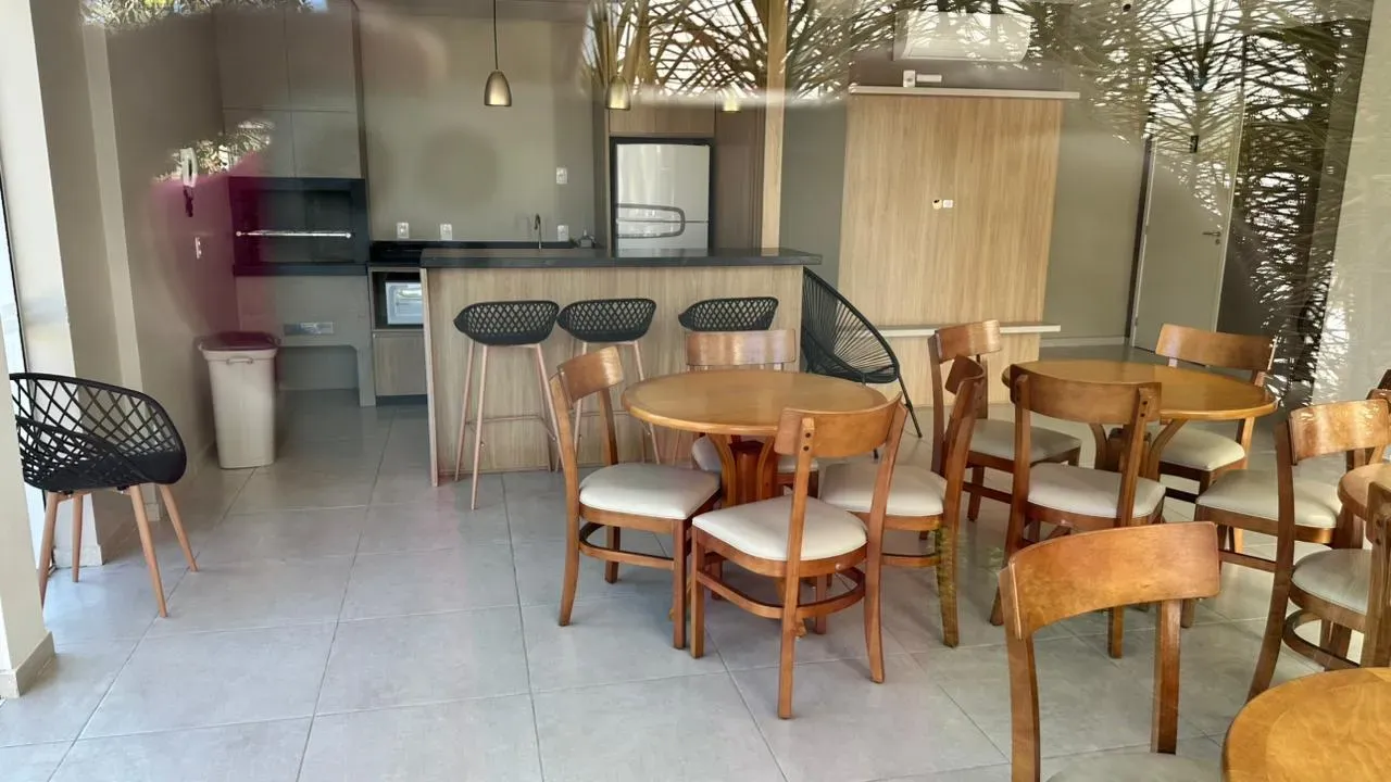 Apartamento com 3 dormitórios sendo 1 suíte e 2 vagas  - Campeche, Florianópolis/SC