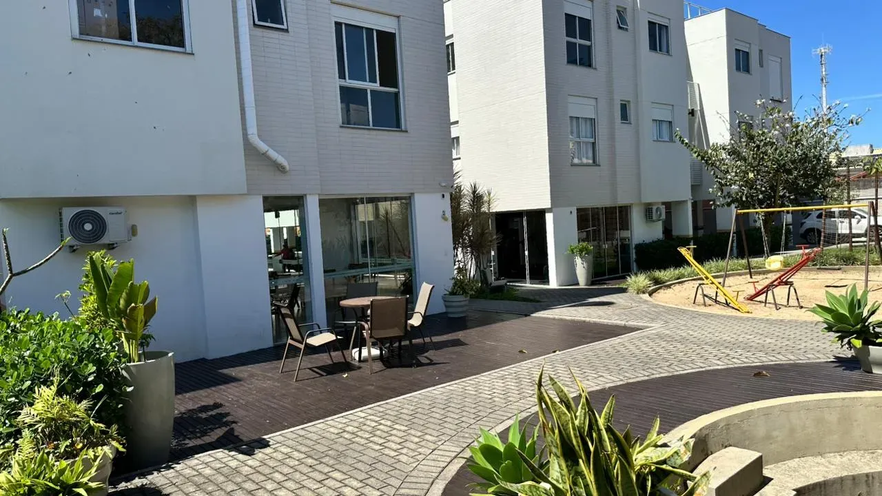 Apartamento com 3 dormitórios sendo 1 suíte e 2 vagas  - Campeche, Florianópolis/SC