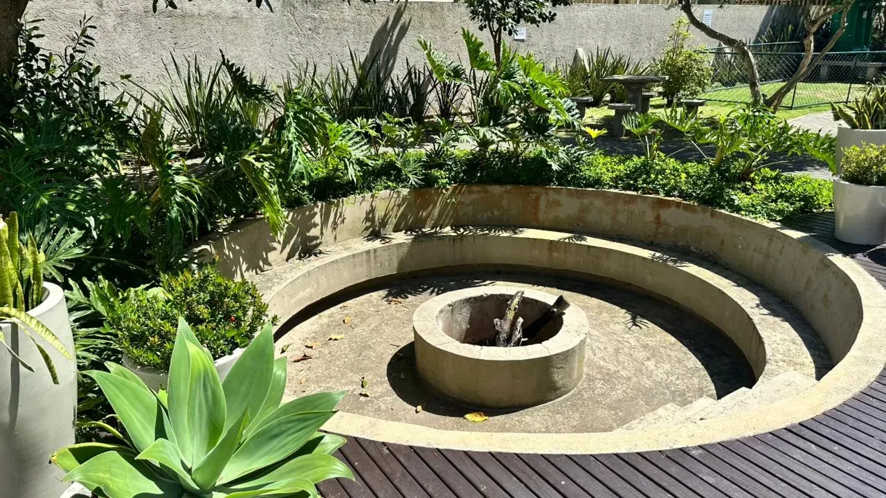 Apartamento com 3 dormitórios sendo 1 suíte e 2 vagas  - Campeche, Florianópolis/SC