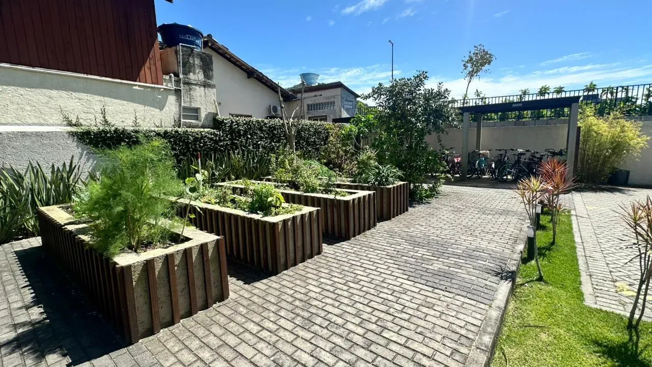 Apartamento com 3 dormitórios sendo 1 suíte e 2 vagas  - Campeche, Florianópolis/SC