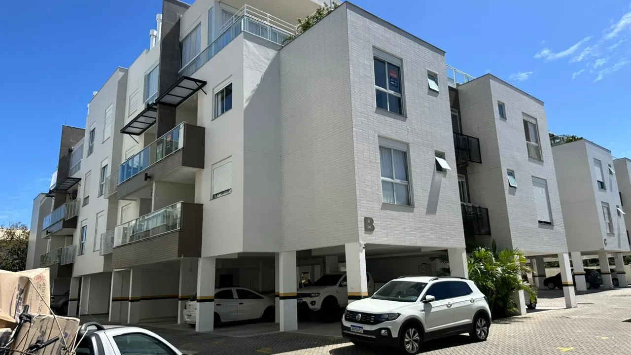 Apartamento com 3 dormitórios sendo 1 suíte e 2 vagas  - Campeche, Florianópolis/SC