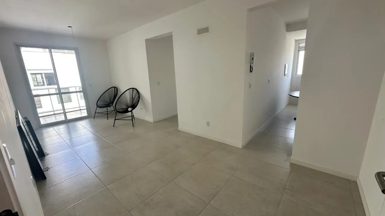 Apartamento com 3 dormitórios sendo 1 suíte e 2 vagas  - Campeche, Florianópolis/SC