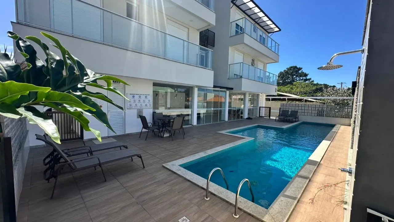 Apartamento com 3 dormitórios sendo 1 suíte e 2 vagas  - Campeche, Florianópolis/SC