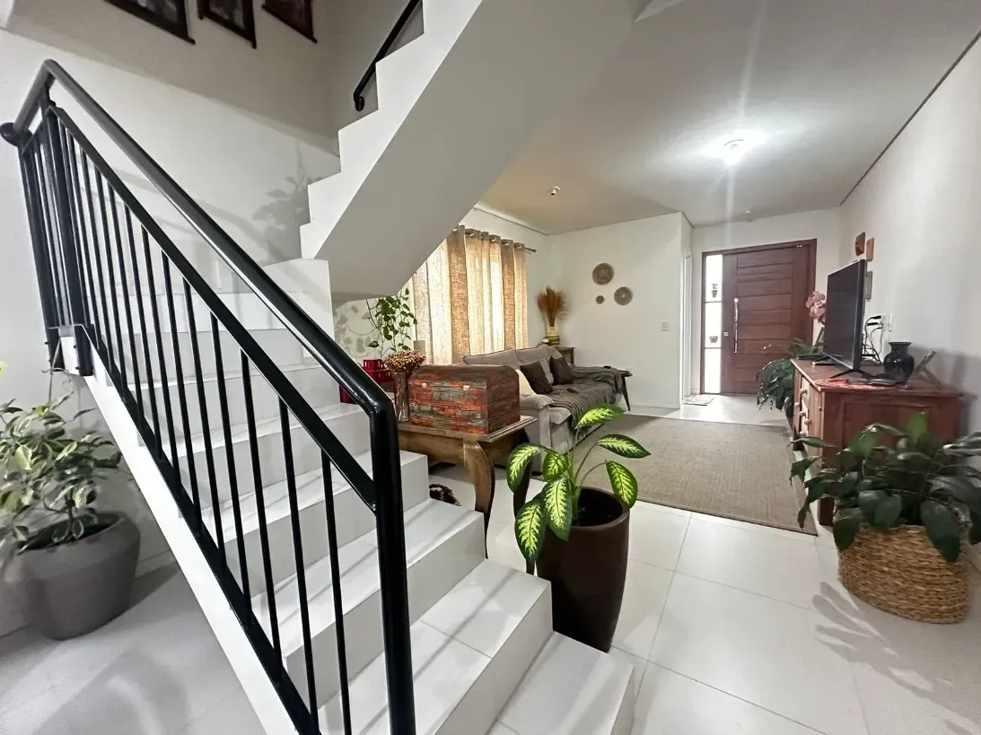 Casa com 3 dormitórios sendo 1 suíte e 2 vagas de garagem - Bairro Campeche, Florianópolis/SC