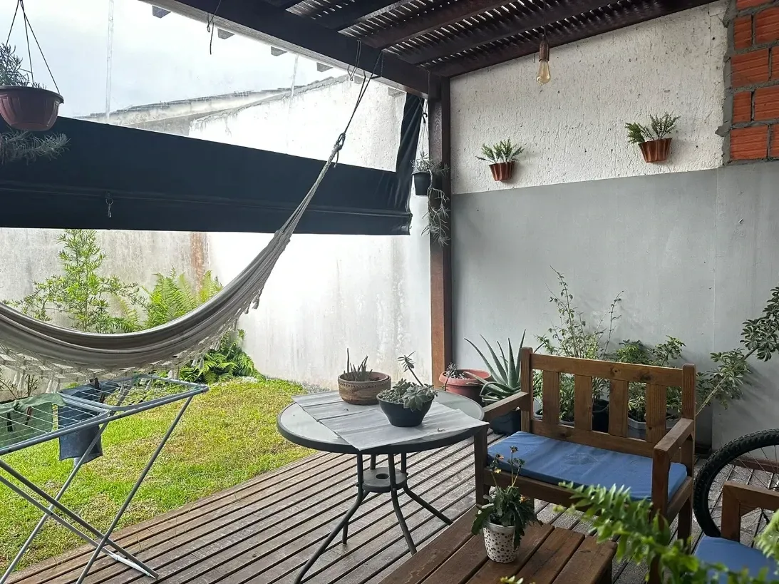 Casa com 3 dormitórios sendo 1 suíte e 2 vagas de garagem - Bairro Campeche, Florianópolis/SC