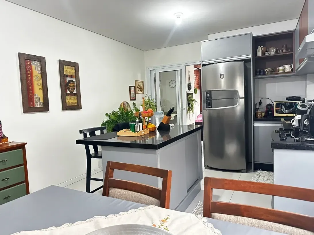 Casa com 3 dormitórios sendo 1 suíte e 2 vagas de garagem - Bairro Campeche, Florianópolis/SC