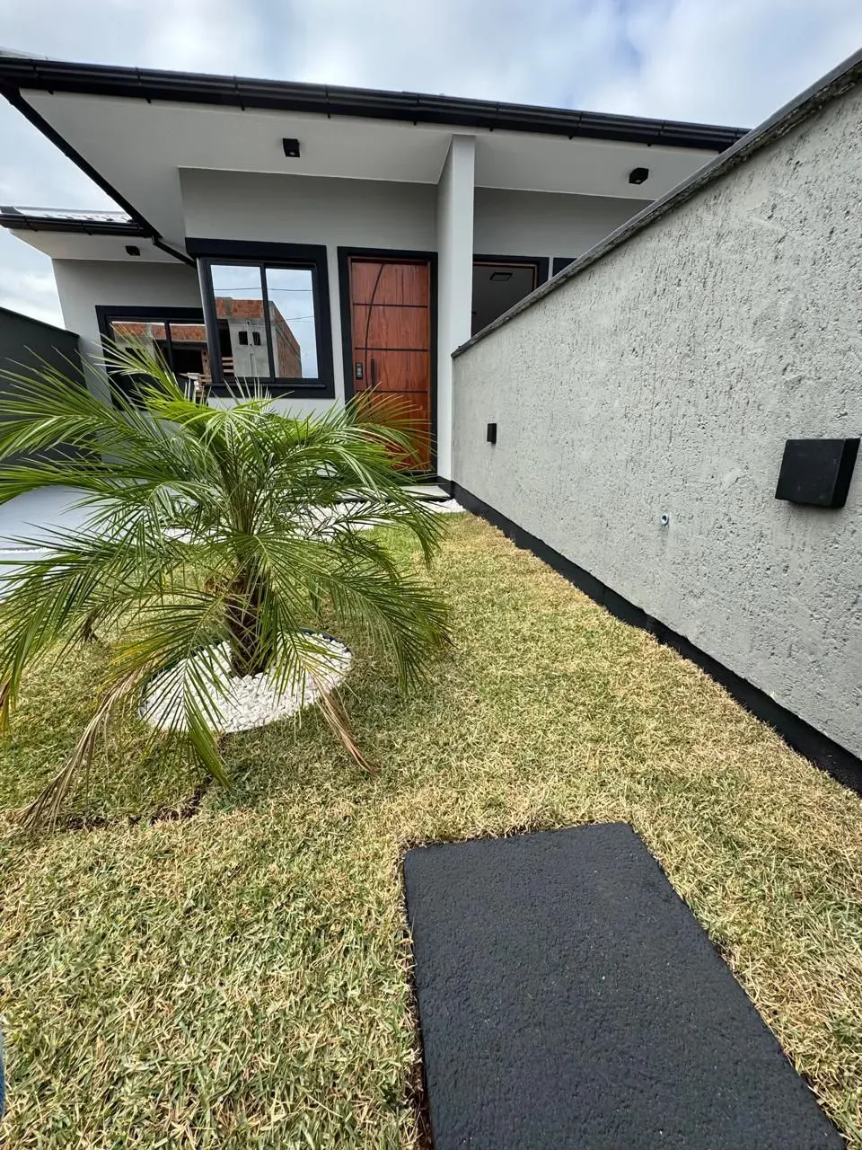 Casa geminada com 2 dormitórios e garagem para 2 carros em Palhoça/SC