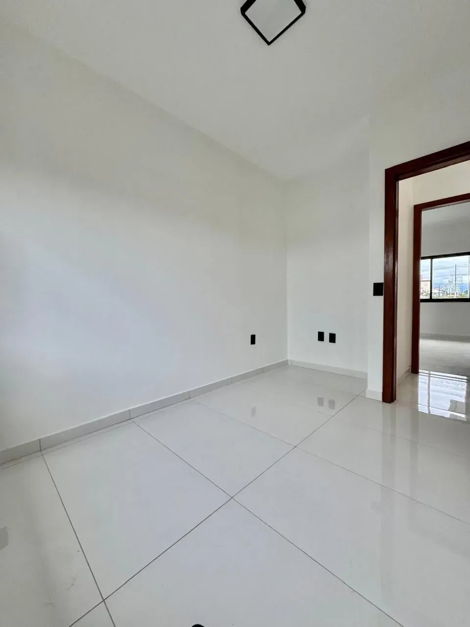 Casa geminada com 2 dormitórios e garagem para 2 carros em Palhoça/SC