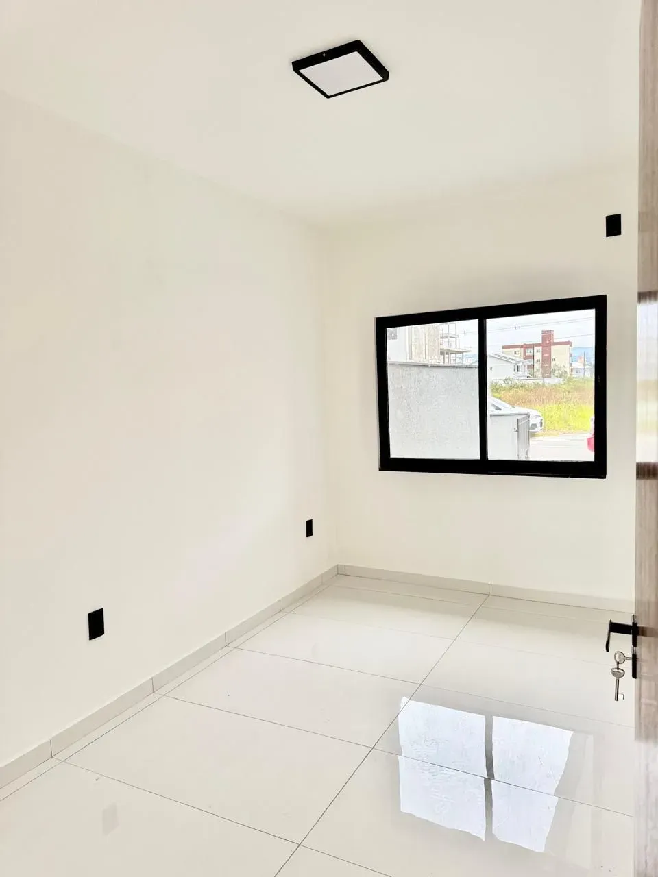 Casa geminada com 2 dormitórios e garagem para 2 carros em Palhoça/SC