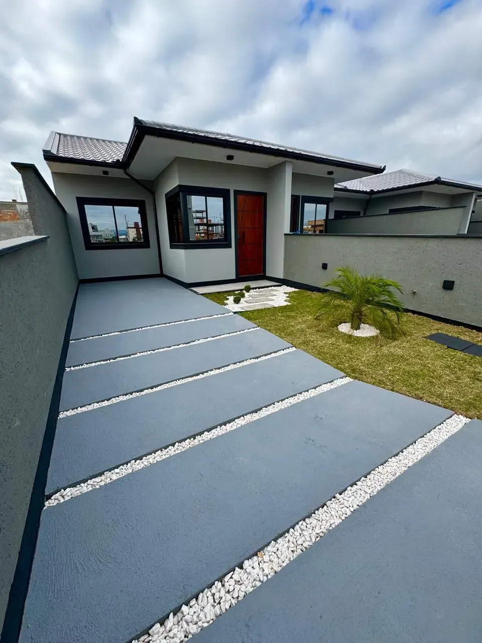 Casa geminada com 2 dormitórios e garagem para 2 carros em Palhoça/SC