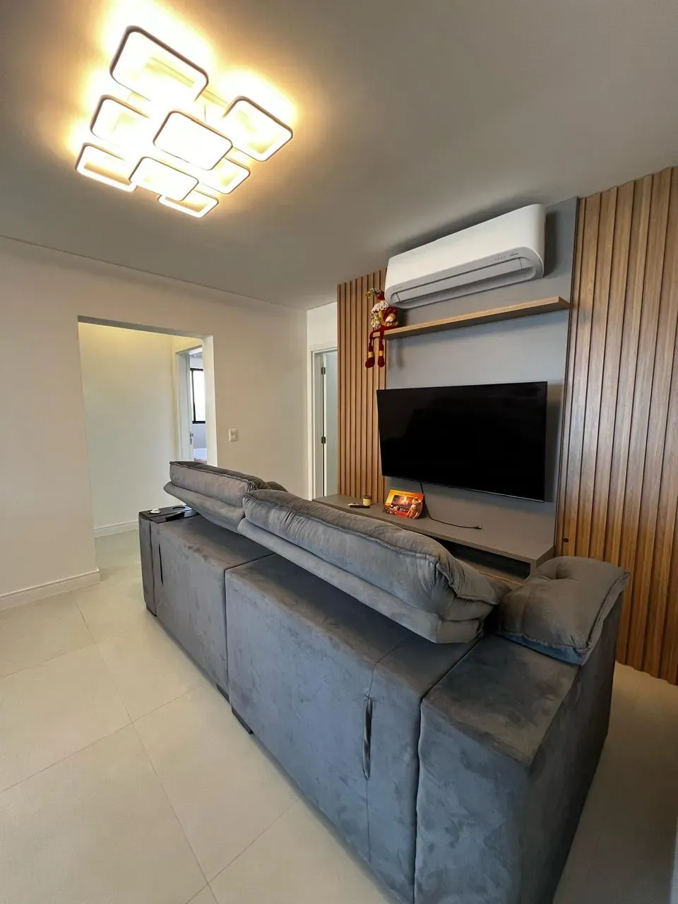 Apartamento quadra mar mobiliado com 2 suítes e 1 vaga de garagem - Gravatá em Navegantes/SC