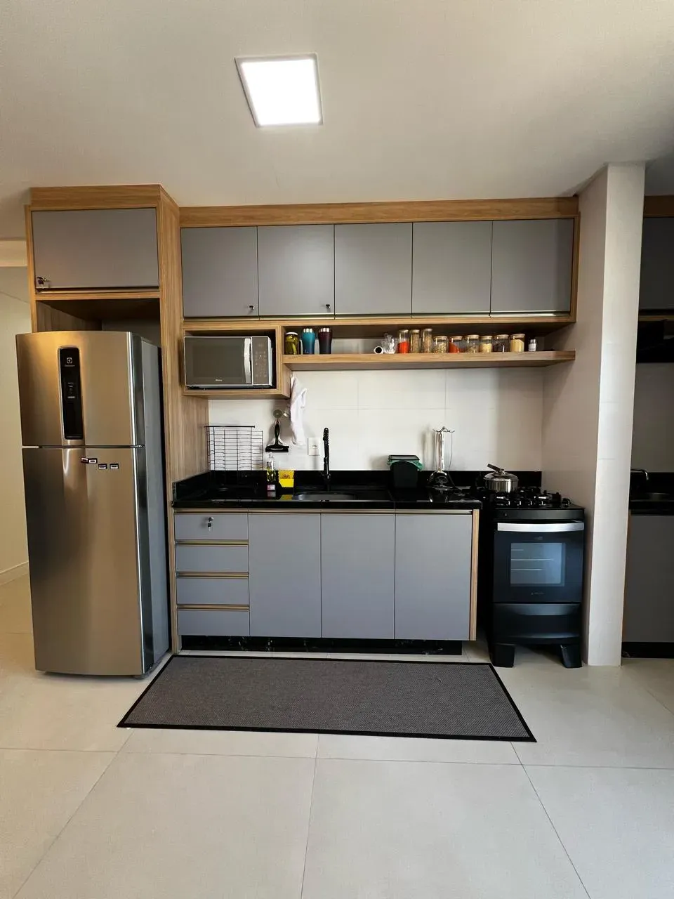 Apartamento quadra mar mobiliado com 2 suítes e 1 vaga de garagem - Gravatá em Navegantes/SC