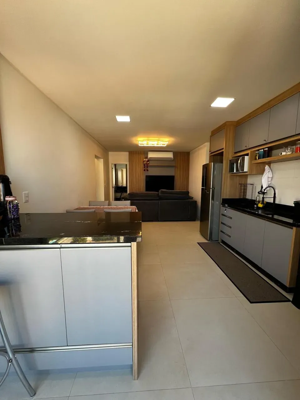 Apartamento quadra mar mobiliado com 2 suítes e 1 vaga de garagem - Gravatá em Navegantes/SC