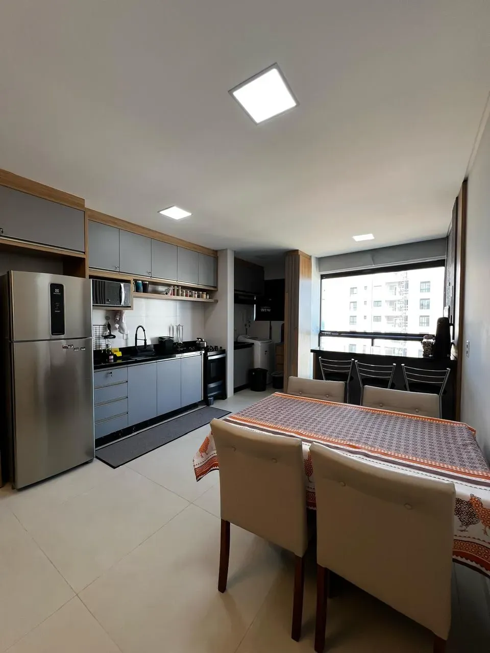 Apartamento quadra mar mobiliado com 2 suítes e 1 vaga de garagem - Gravatá em Navegantes/SC