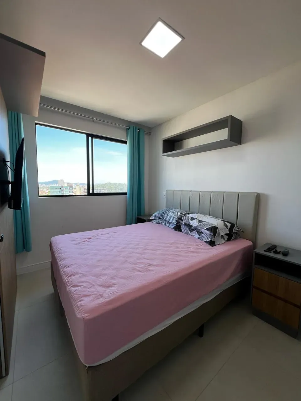 Apartamento quadra mar mobiliado com 2 suítes e 1 vaga de garagem - Gravatá em Navegantes/SC