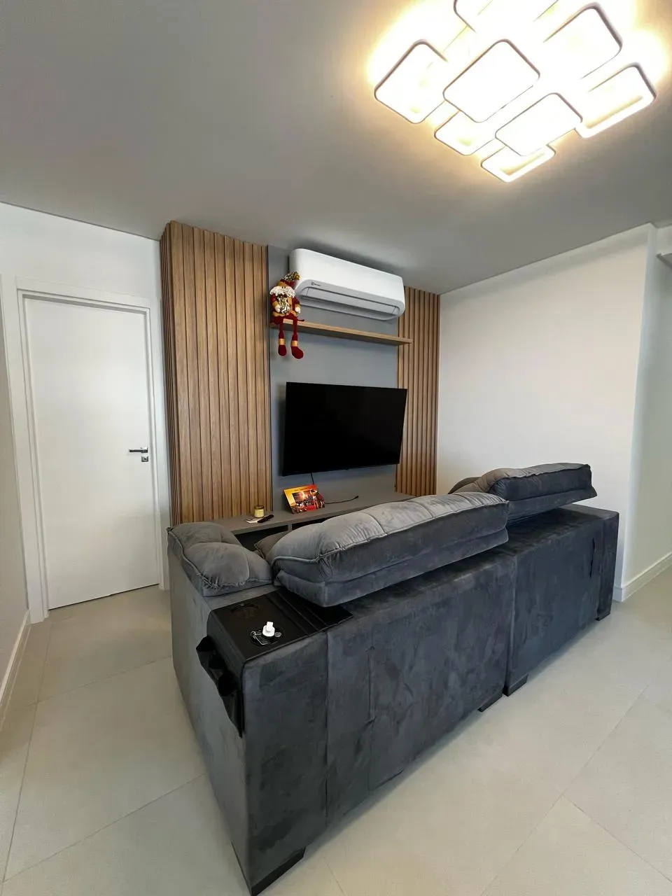 Apartamento quadra mar mobiliado com 2 suítes e 1 vaga de garagem - Gravatá em Navegantes/SC