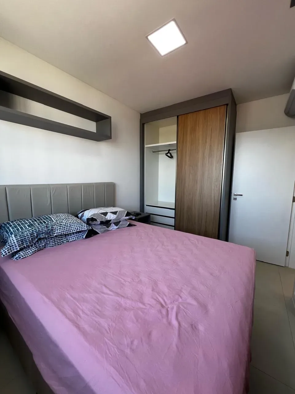 Apartamento quadra mar mobiliado com 2 suítes e 1 vaga de garagem - Gravatá em Navegantes/SC