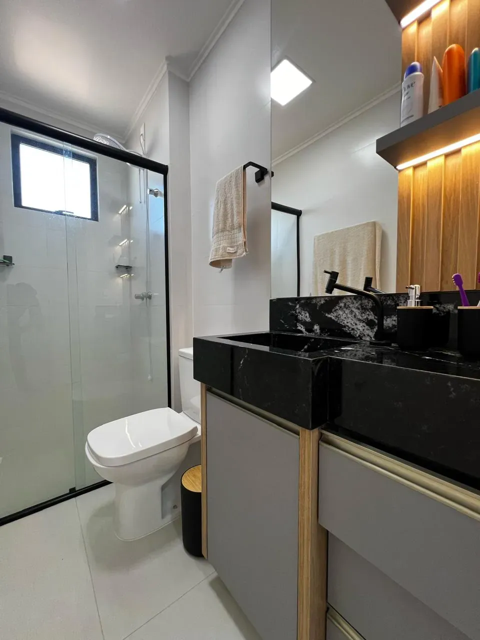 Apartamento quadra mar mobiliado com 2 suítes e 1 vaga de garagem - Gravatá em Navegantes/SC