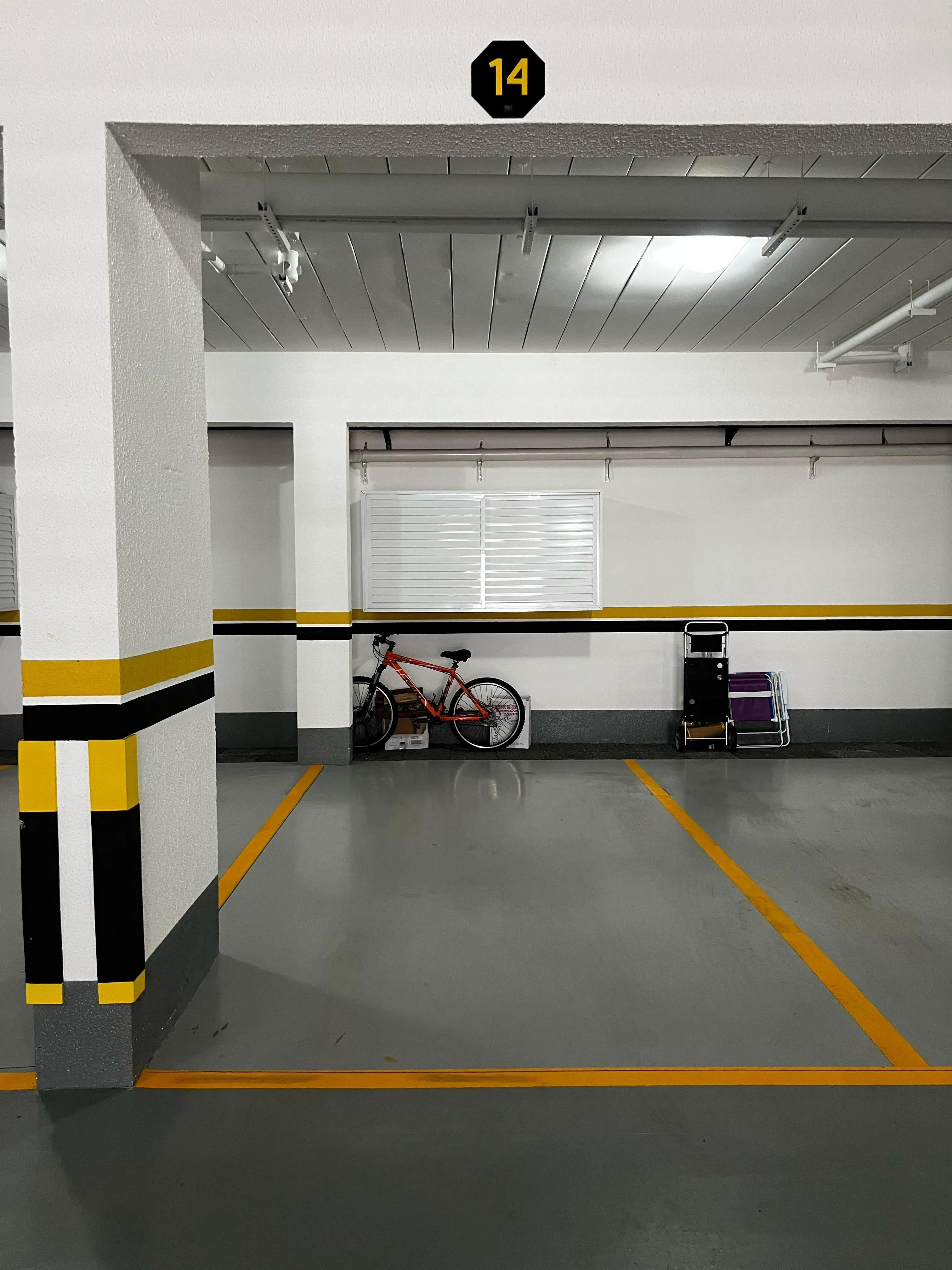 Apartamento quadra mar mobiliado com 2 suítes e 1 vaga de garagem - Gravatá em Navegantes/SC