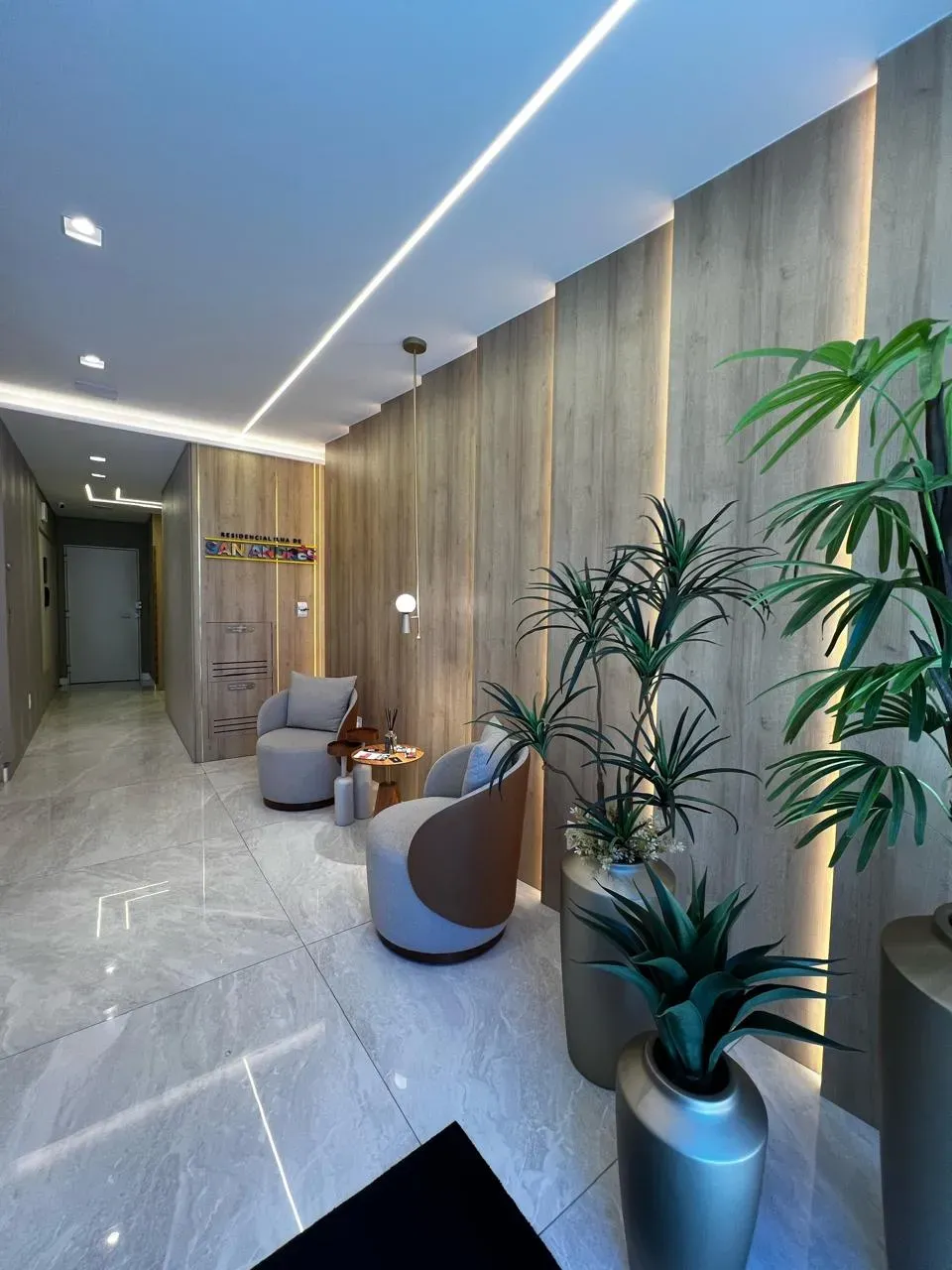 Apartamento quadra mar mobiliado com 2 suítes e 1 vaga de garagem - Gravatá em Navegantes/SC