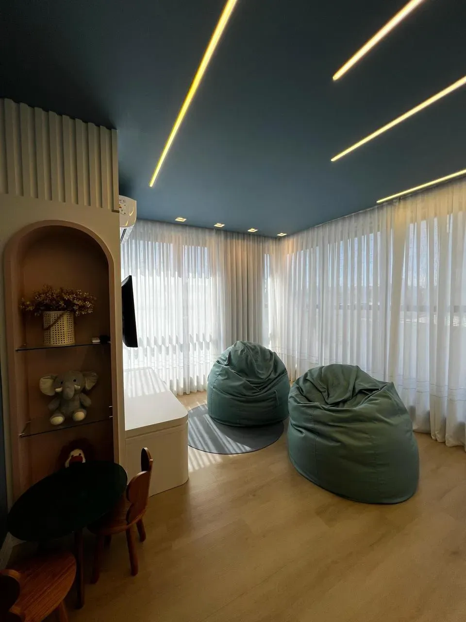 Apartamento quadra mar mobiliado com 2 suítes e 1 vaga de garagem - Gravatá em Navegantes/SC