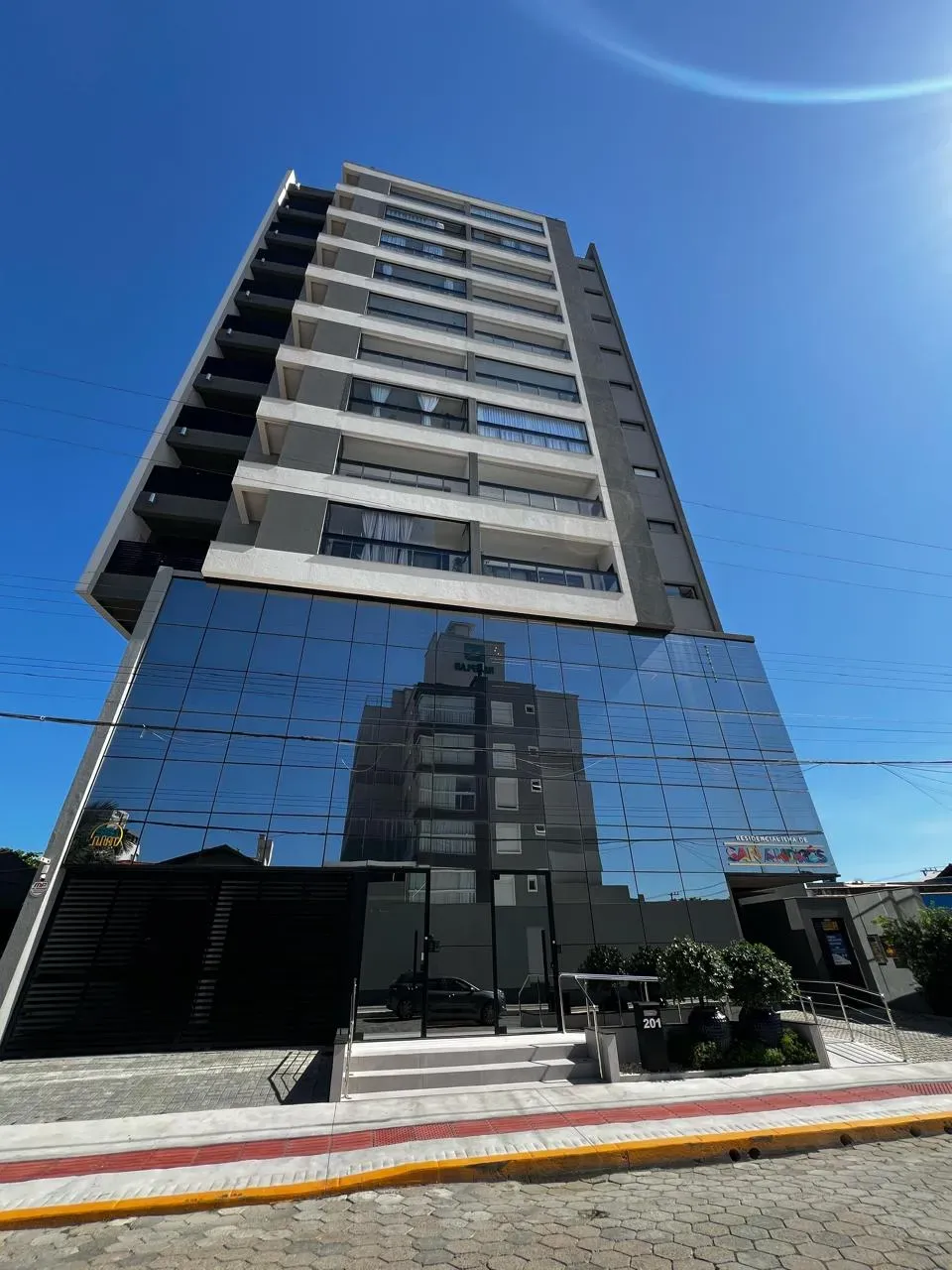 Apartamento quadra mar mobiliado com 2 suítes e 1 vaga de garagem - Gravatá em Navegantes/SC