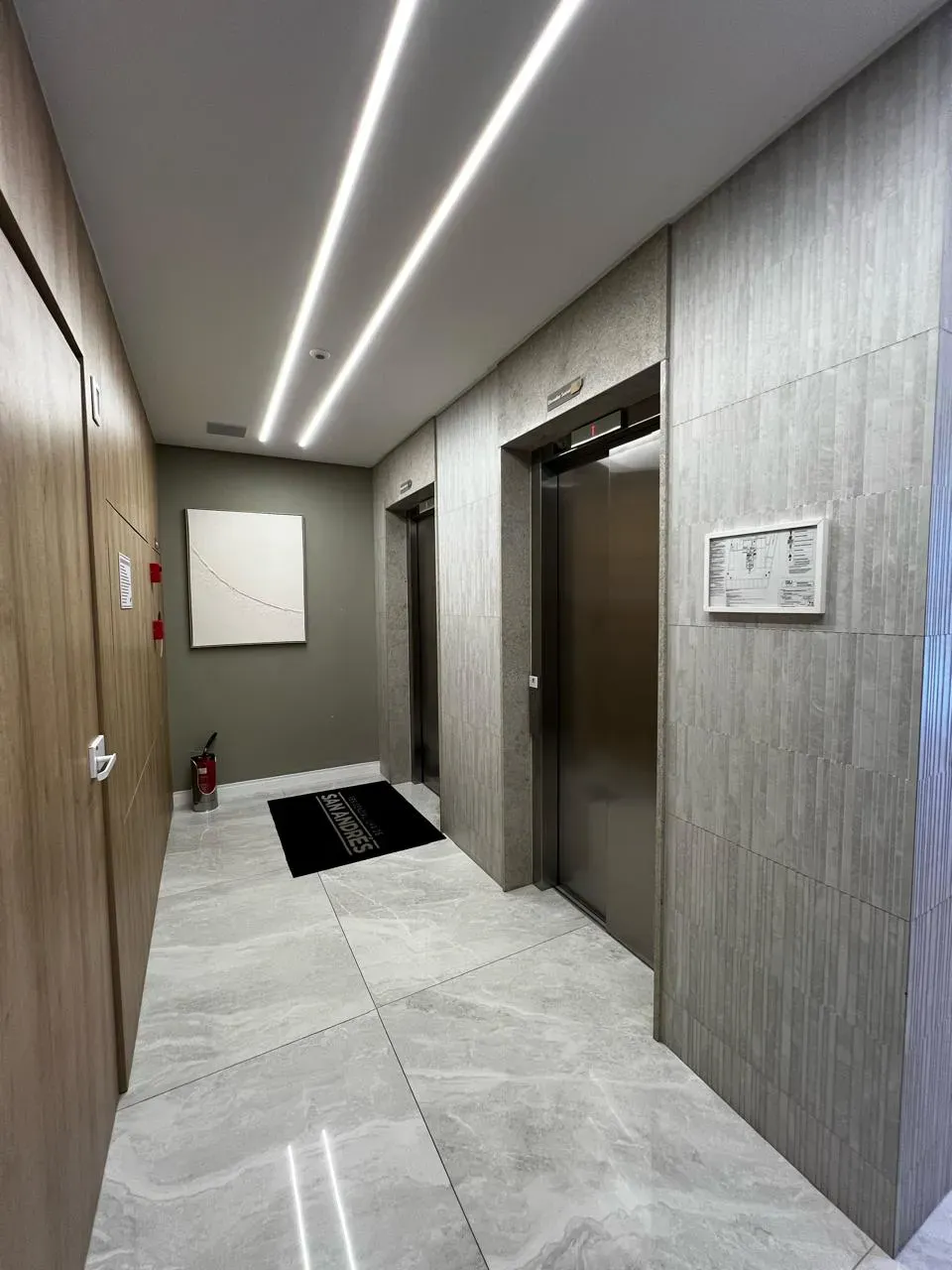 Apartamento quadra mar mobiliado com 2 suítes e 1 vaga de garagem - Gravatá em Navegantes/SC