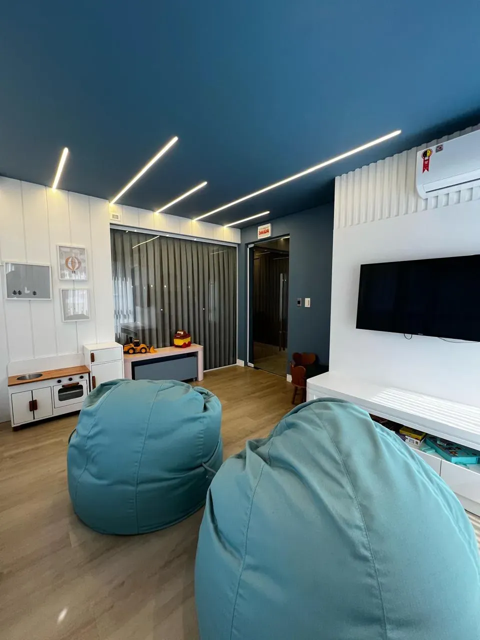 Apartamento quadra mar mobiliado com 2 suítes e 1 vaga de garagem - Gravatá em Navegantes/SC