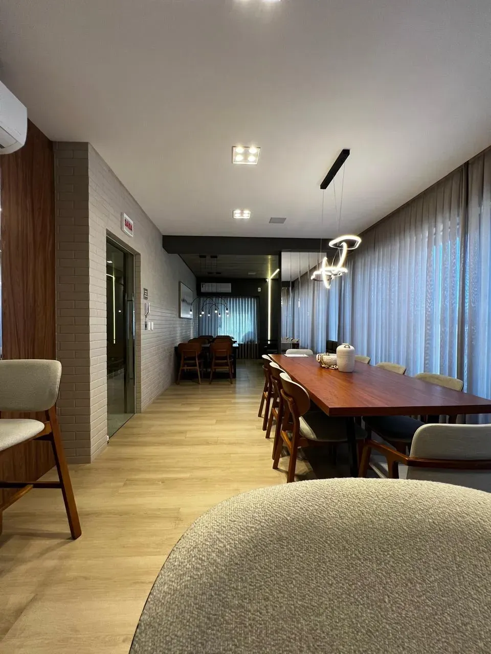 Apartamento quadra mar mobiliado com 2 suítes e 1 vaga de garagem - Gravatá em Navegantes/SC