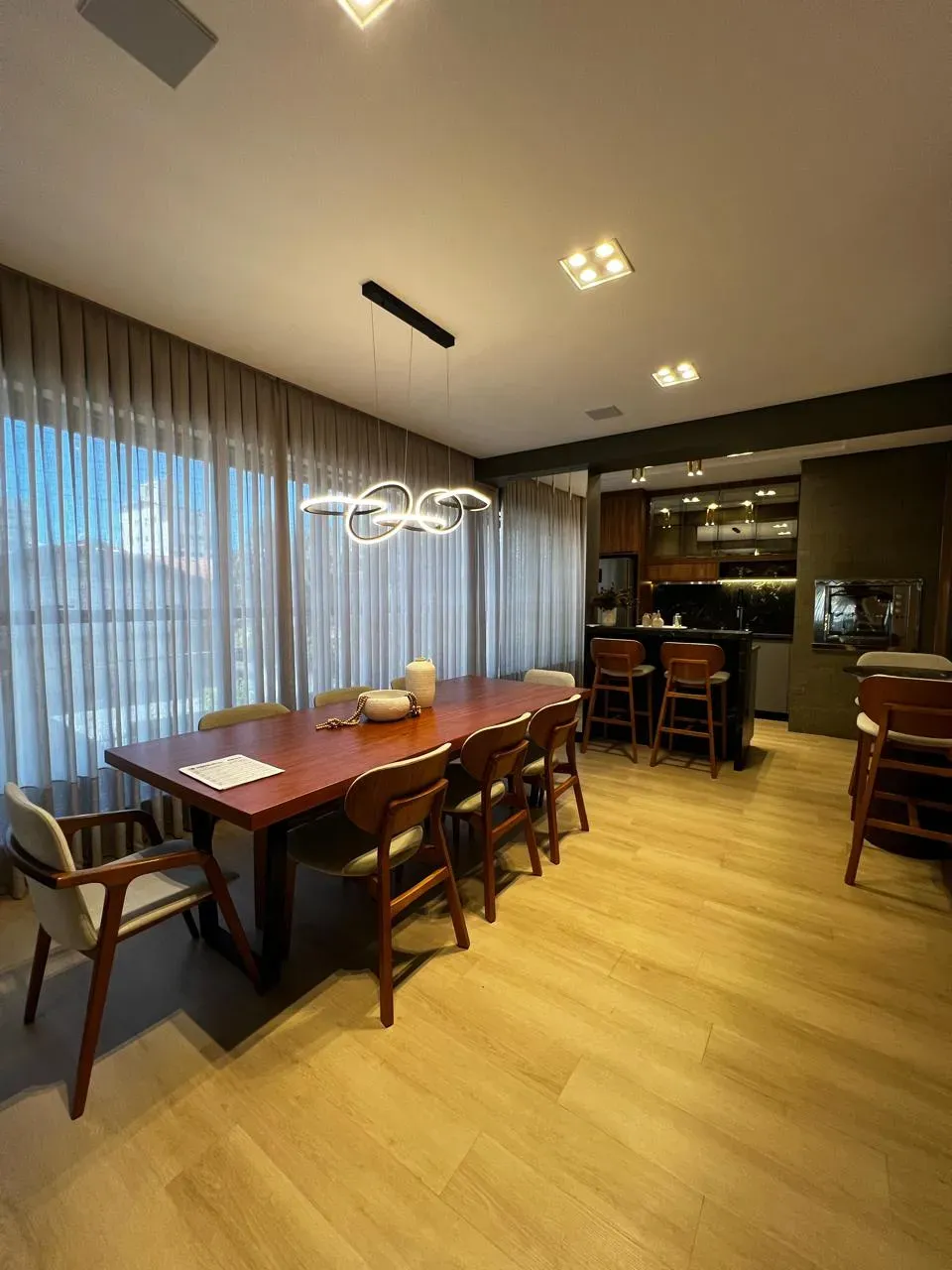 Apartamento quadra mar mobiliado com 2 suítes e 1 vaga de garagem - Gravatá em Navegantes/SC