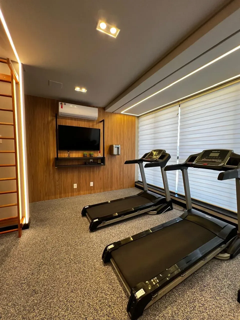 Apartamento quadra mar mobiliado com 2 suítes e 1 vaga de garagem - Gravatá em Navegantes/SC