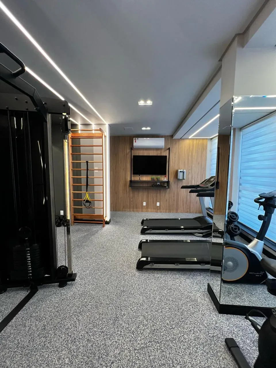 Apartamento quadra mar mobiliado com 2 suítes e 1 vaga de garagem - Gravatá em Navegantes/SC