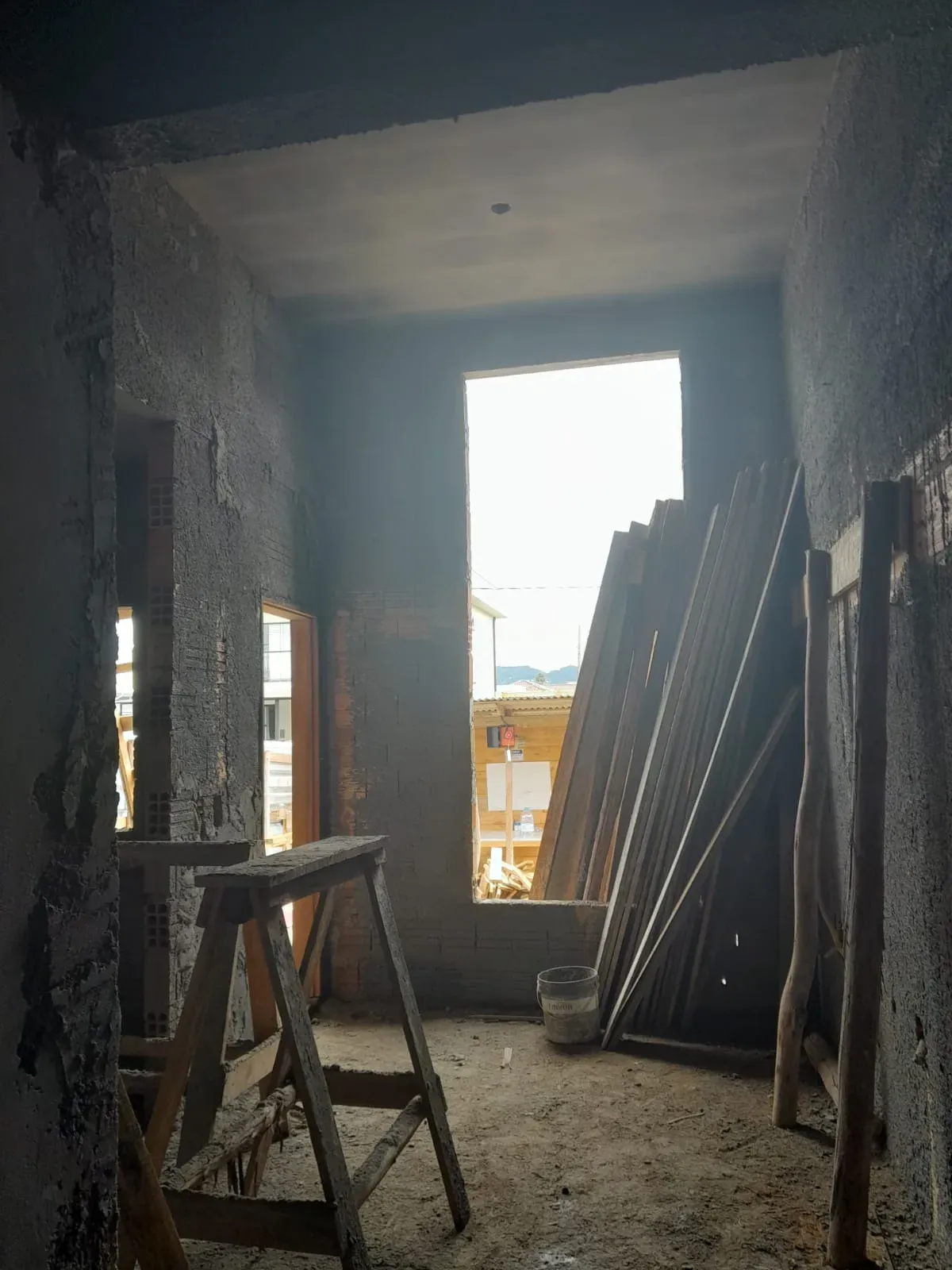 Casa em construção com 3 dormitórios sendo 1 suíte e 2 vagas de garagem em Palhoça/SC