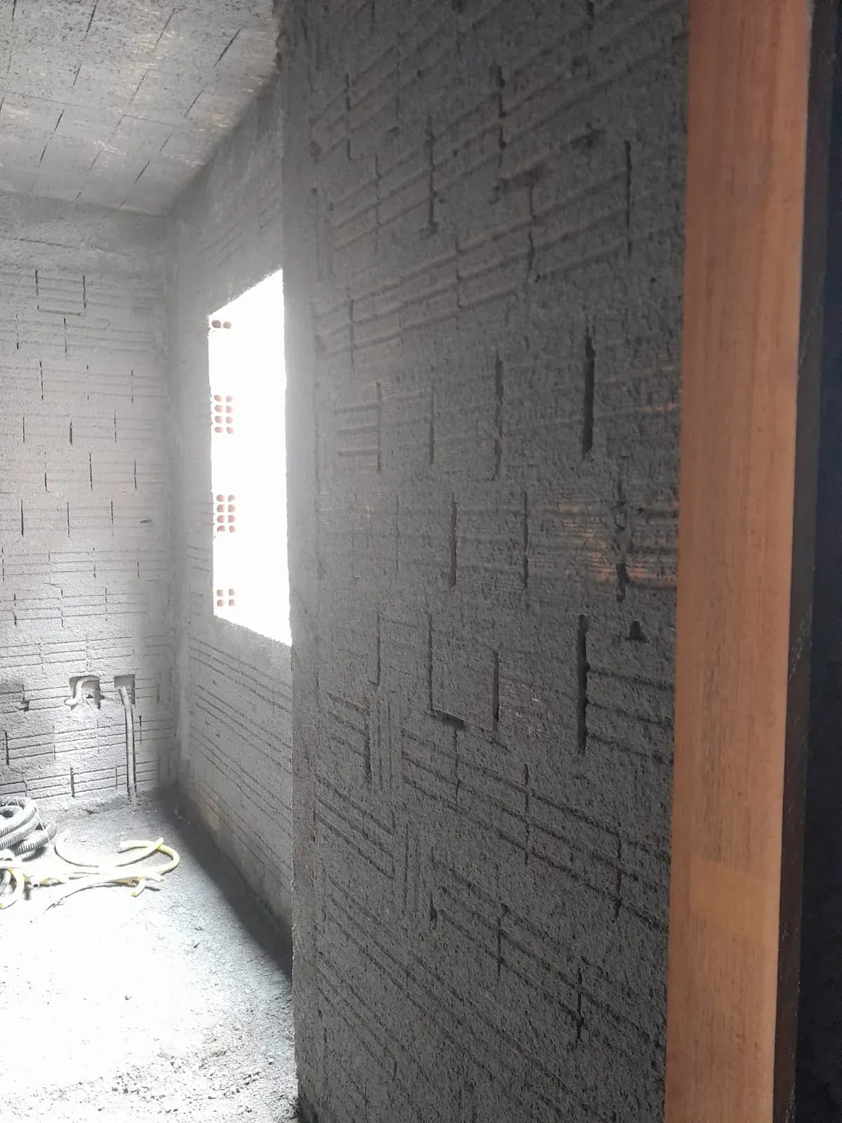 Casa em construção com 3 dormitórios sendo 1 suíte e 2 vagas de garagem em Palhoça/SC