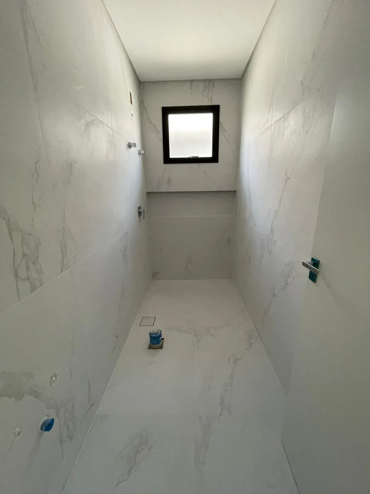 Casa alto padrão com 3 dormitórios sendo 1 suíte master e 2 vagas de garagem em Palhoça/SC