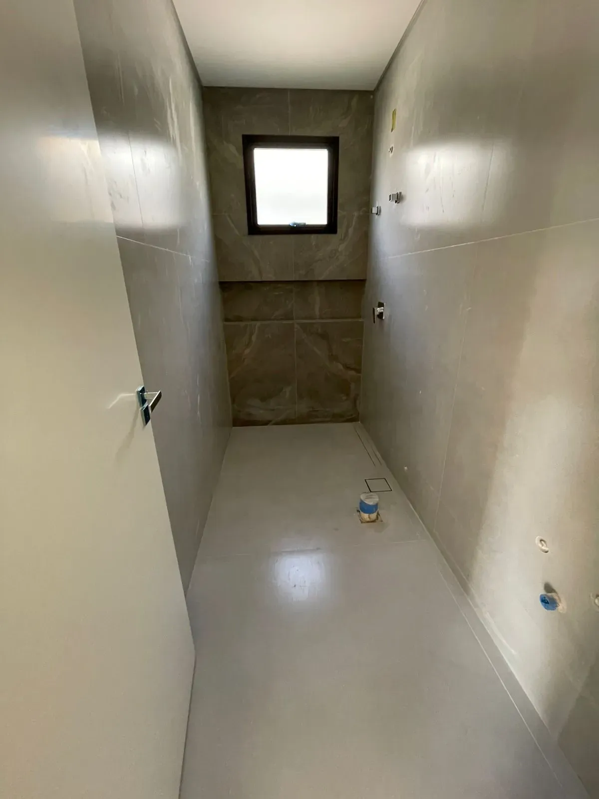 Casa alto padrão com 3 dormitórios sendo 1 suíte master e 2 vagas de garagem em Palhoça/SC