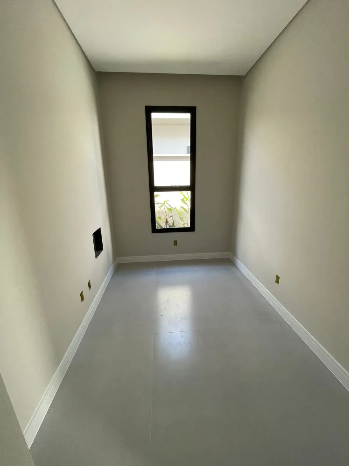 Casa alto padrão com 3 dormitórios sendo 1 suíte master e 2 vagas de garagem em Palhoça/SC